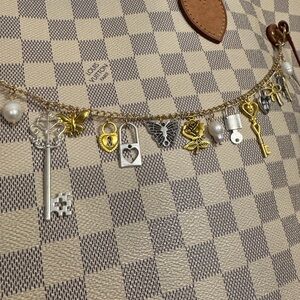 Handmade Purse Charm 🔑🔐🎀🦋🦪